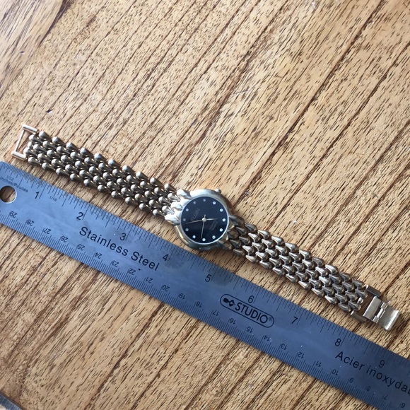 Elgin Diamond Quartz Watch - Picture 16 of 16